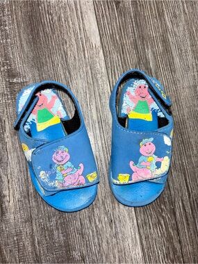 Vintage 90s Barney Blue Kids Beach Sandals size 6/7C